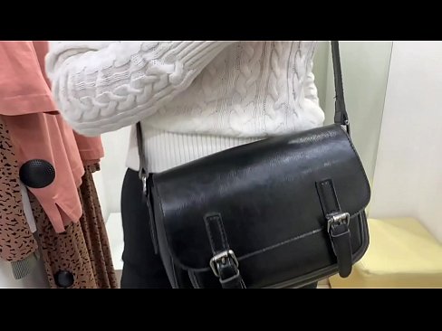 ❤️ Ëffentlech Masturbatioun vu jonke Bitch FeralBerry mat engem Dildo am Fittingsraum ❤️❌ Russesch Porno op lb.pornolymp.ru ❌️❤