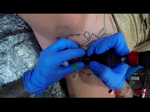 ❤️ Extrem tattooed Hottie Sully Savage krut en Tattoo op hirem Klitoris ❤️❌ Russesch Porno op lb.pornolymp.ru ❌️❤
